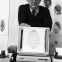 ritratto_retro_con_computer_acorn_archimedes.png